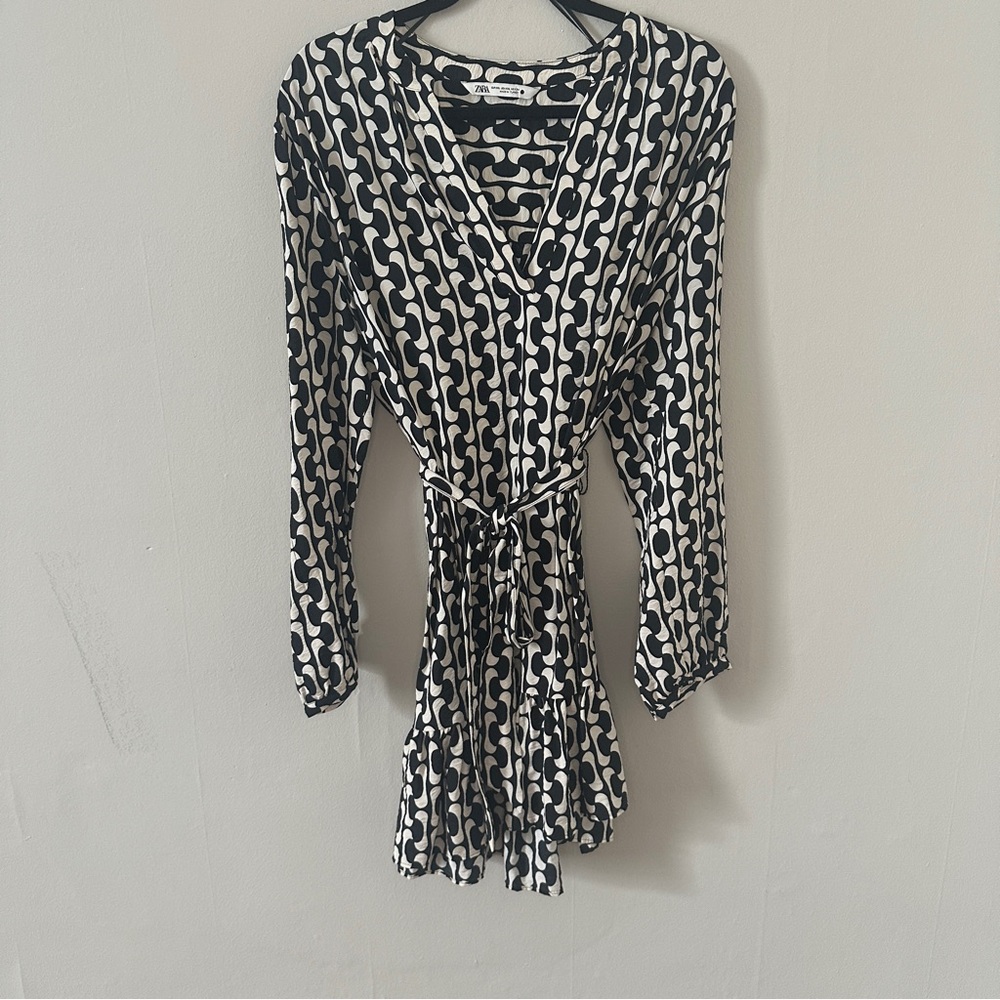 H&M Black & White Knee Length Long Sleeve Dress XXL